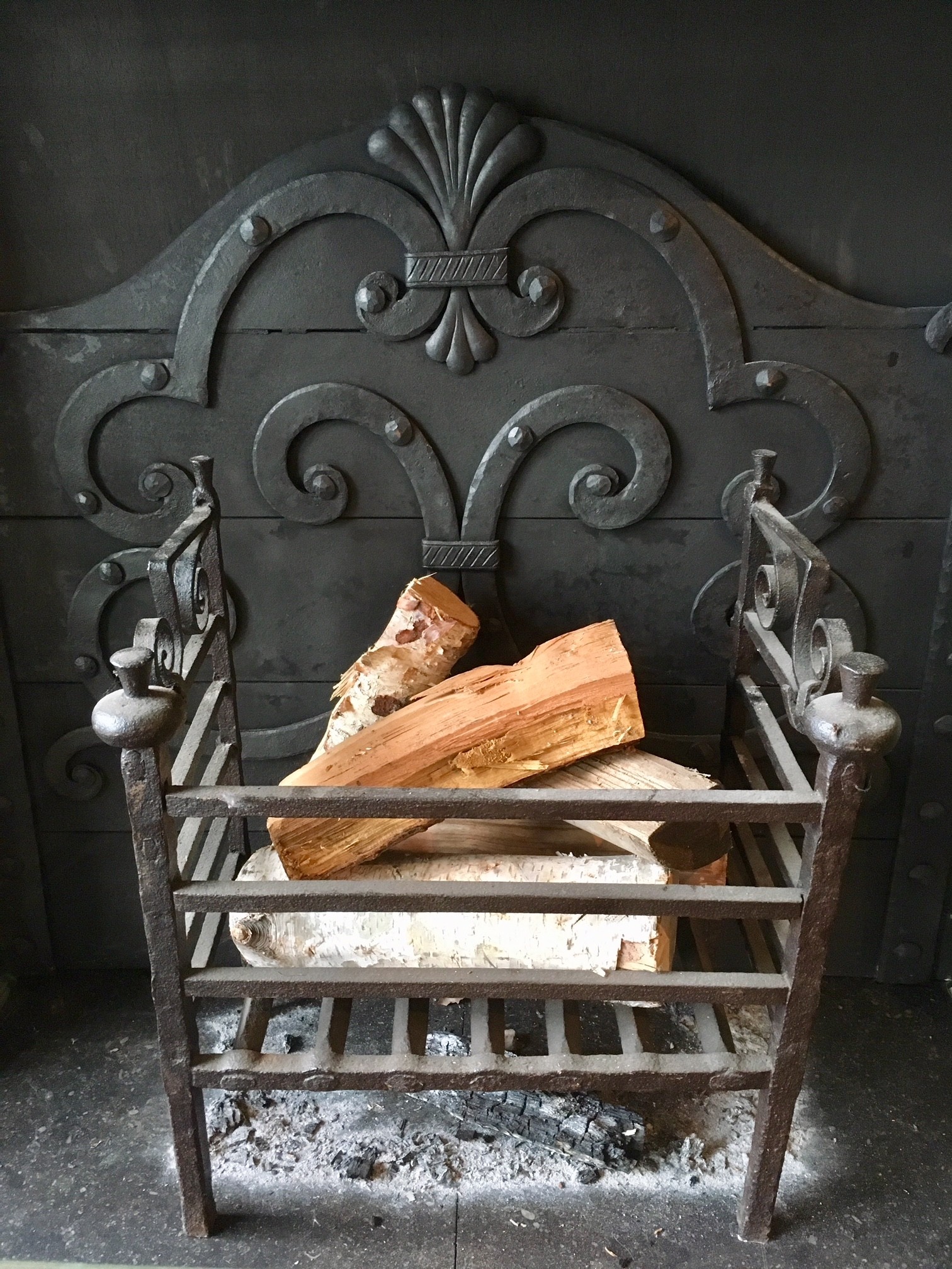 Schöne Feuerstelle aus dem späten 17. Jahrhundert - Kamin Zubehör