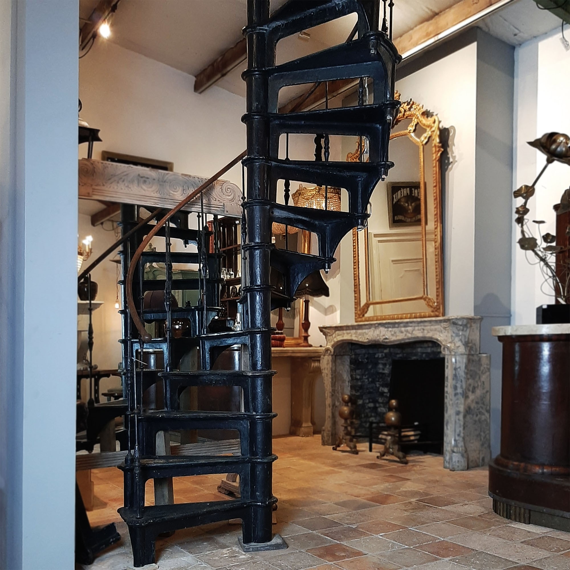 Alte industrielle Wendeltreppe aus Gusseisen - Antike Wendeltreppe