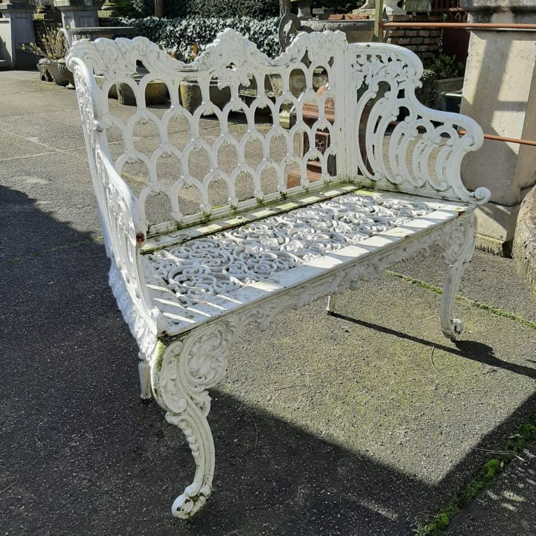 ein Paar alte französische gusseisen Gartenbänke - Piet Jonker