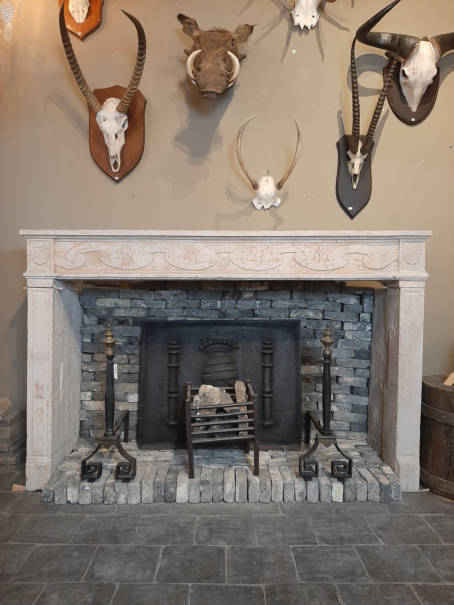 antiker Kalksteinkamin aus dem 17. Jahrhundert - Piet Jonker