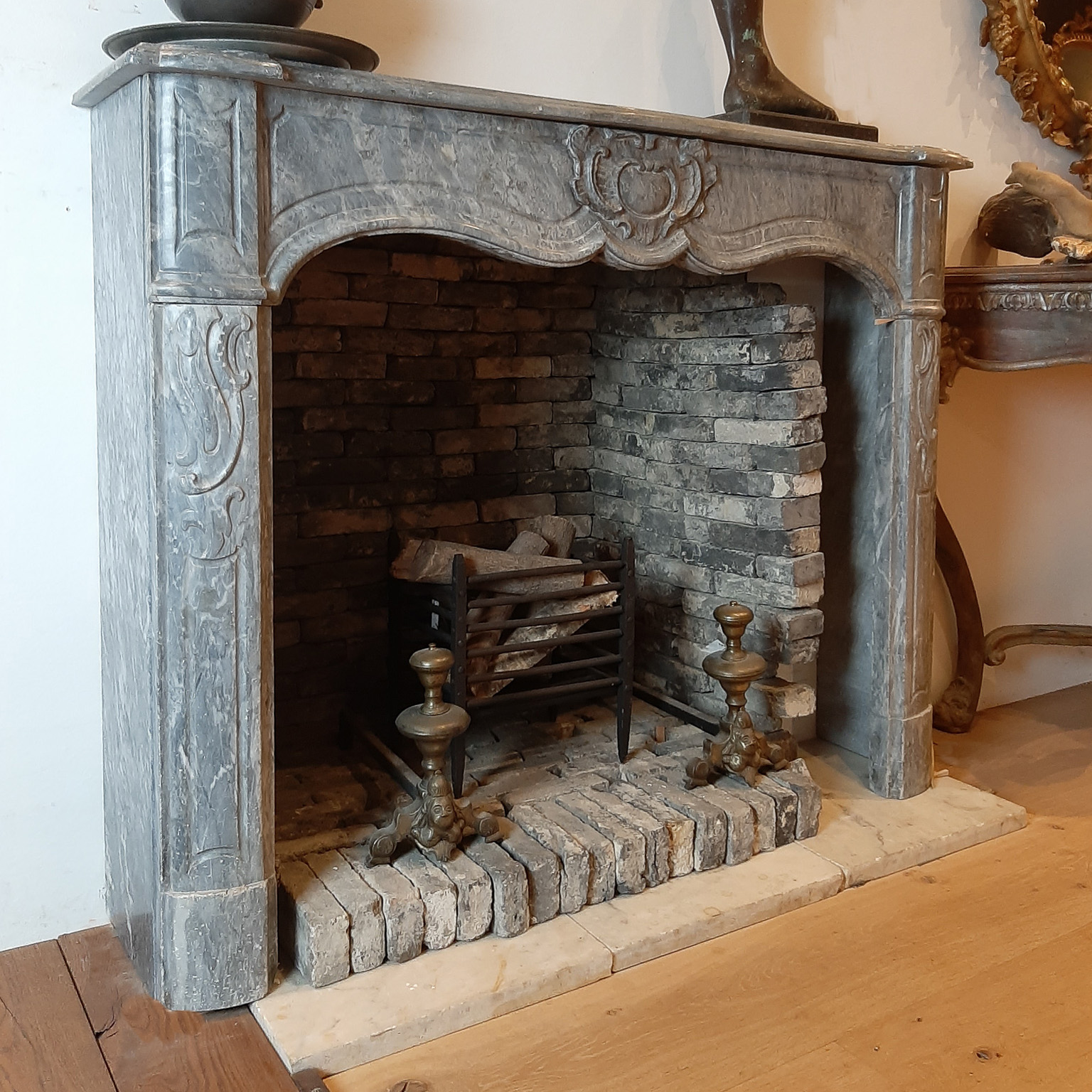Holländischer Kamin aus grauem Marmor aus dem 18. Jahrhundert - Piet Jonker